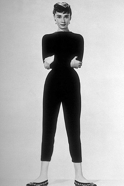 آدری هِپبِرن Audrey Hepburn با لگینگ‌ مشکی در فیلم چهره‌ی خنده‌دار Funny Face 